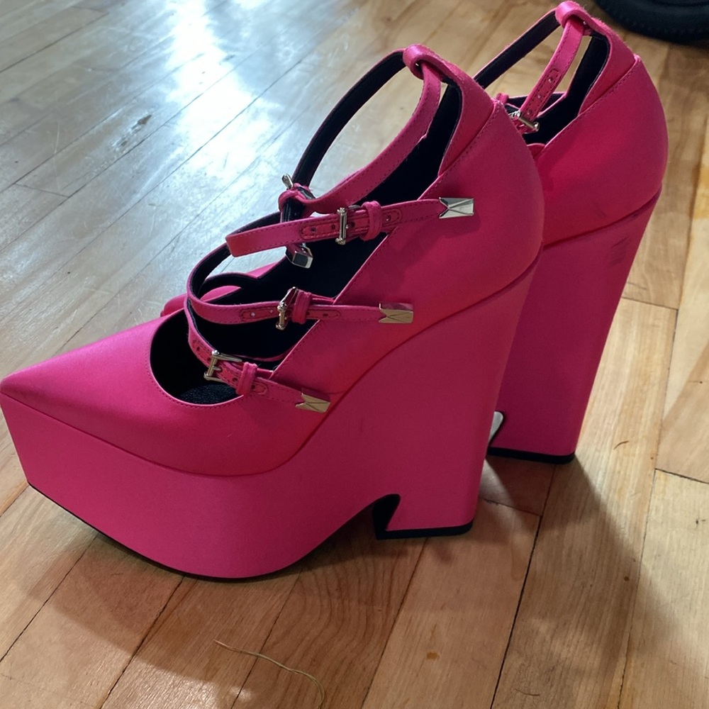 Versace Tempest Hot Pink Satin Platform Shoes - Picture 6 of 16